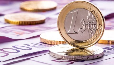 Euro shenon tjeter renie sot: Ne treg ka shume valute